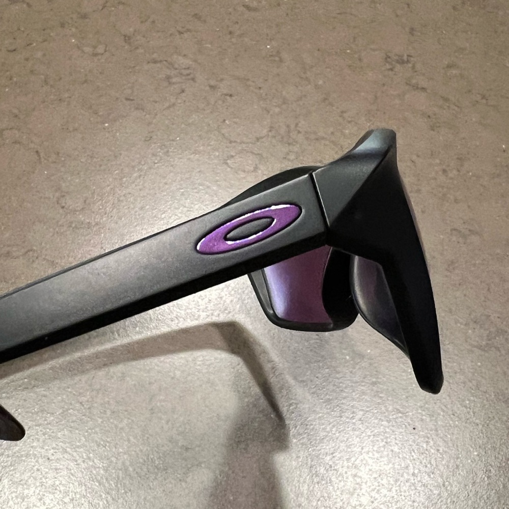 NEW Oakley Sylas Prizm Violet Polarized Lenses,
Matte Black Frame - Picture 11 of 14